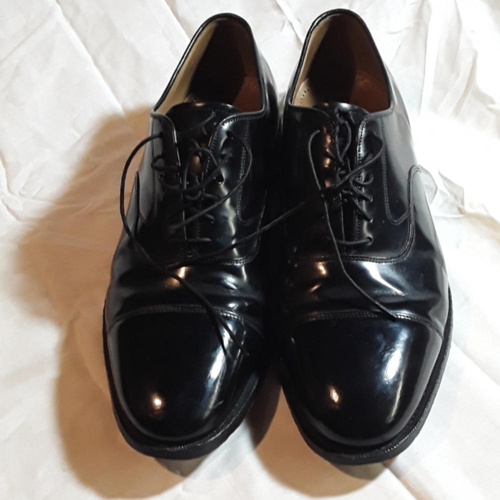 Johnston & Murphy Black Leather Cap Toe oxford